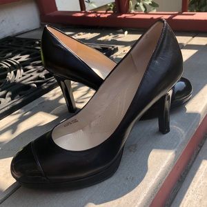 Black Pumps: kid toe, patan leather